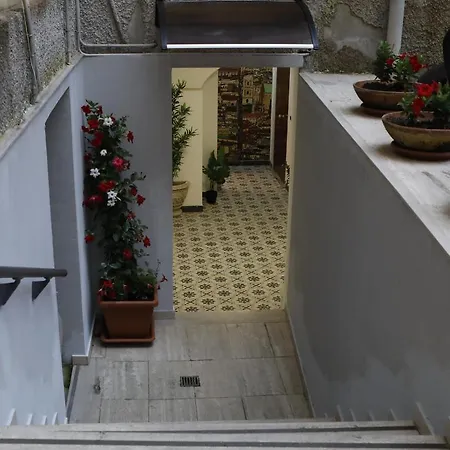 לינה וארוחת בוקר Domus San Martino נאפולי