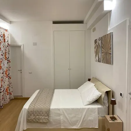 לינה וארוחת בוקר Domus San Martino נאפולי